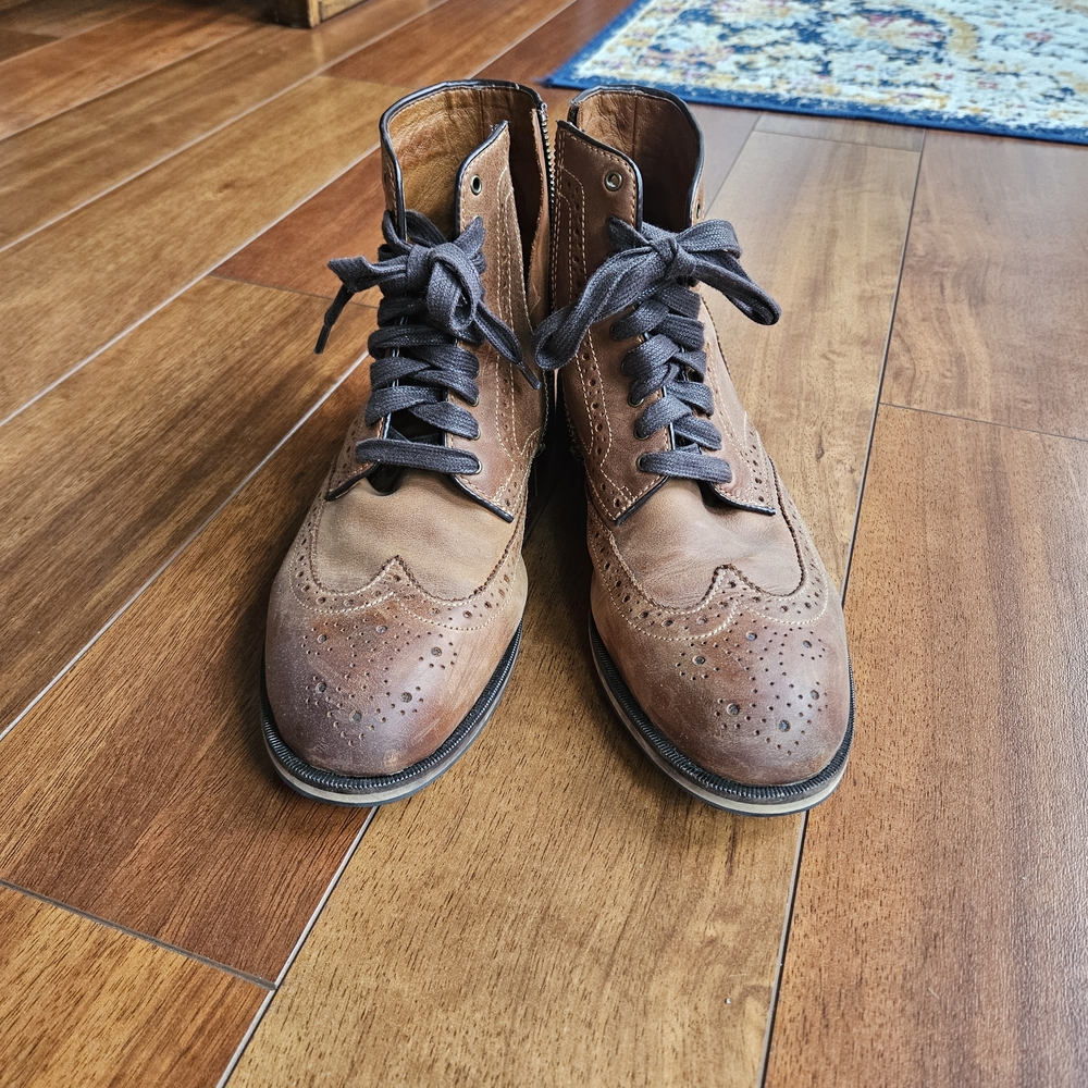 Classic Tan Leather Lace-Up Boots
